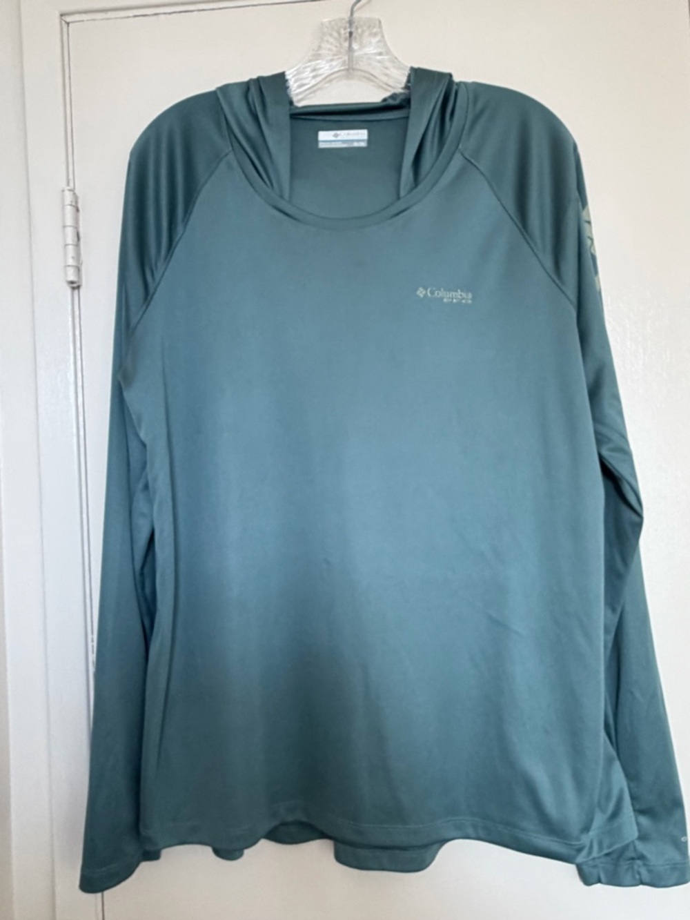 Columbia Women’s Hooded Long-Sleeve Performance Top - Sage Green Sz XL